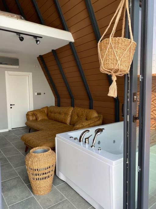 Triangle Life Suit Hotel Kartepe Exterior foto